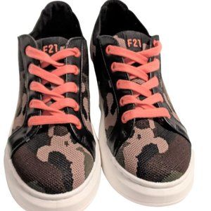 Forever 21 Brown/Green Camo Print Coral Lace-Up Sneaker Shoes New Size 8